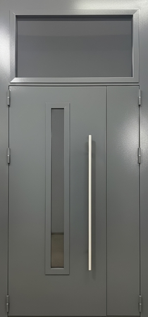 Металлическая полуторастворчатая дверь в подъезд с остекленной фрамугой, электромагнитным замком и длинной ручкой (серое полимерное напыление)